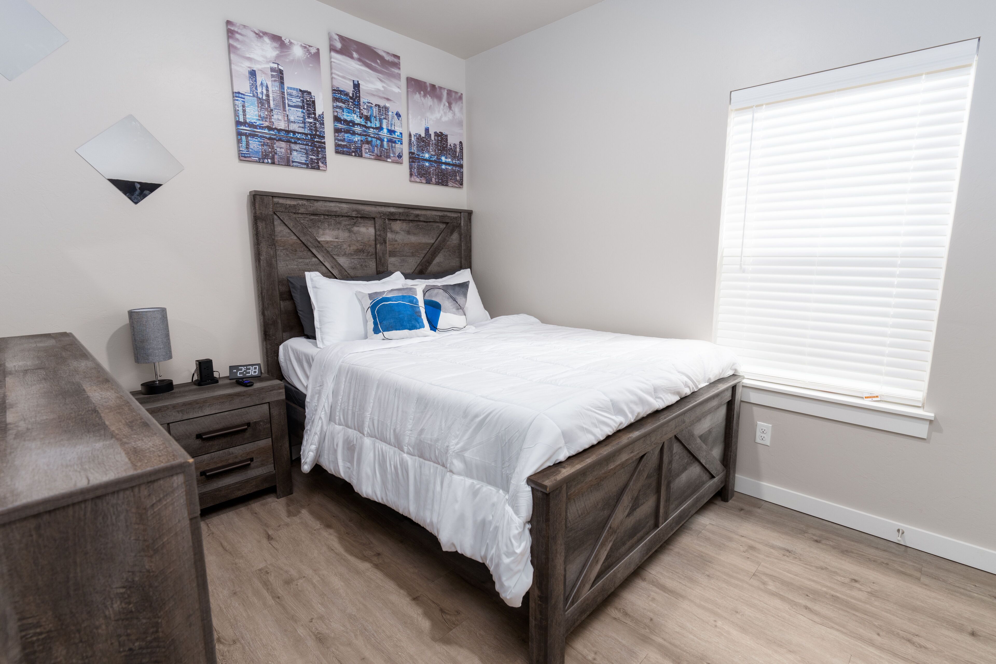 3 bedrooms, iron/ironing board, WiFi, bed sheets