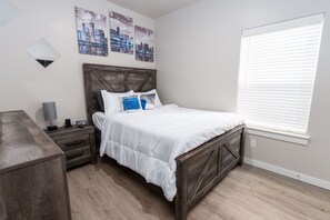 3 chambres, fer et planche à repasser, Wi-Fi, draps fournis