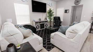 Smart TV, fireplace
