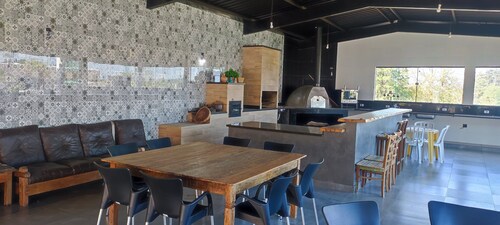 Salão de Festa Mais Acomodações em Chácara Dentro da Cidade