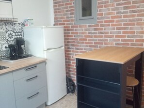 Interior - Elegant and Cozy Cottage in the Heart of Châteaudun – Walk to Attractions! (Châteaudun)