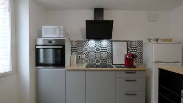 Réfrigérateur, micro-ondes, four, lave-vaisselle