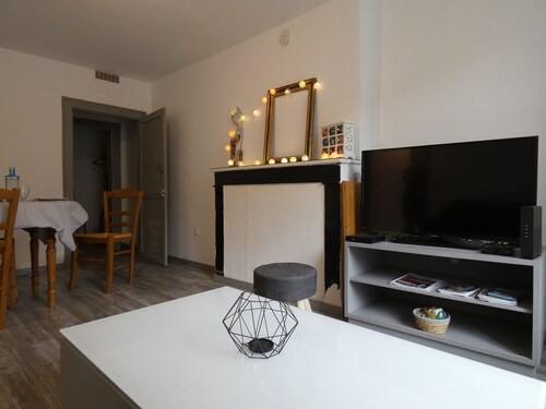 Élégante maison de ville avec cour intérieure, centre de Châteaudun, proche sites touristiques