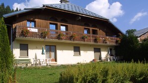 Exterior - Charming 2-Bed Apartment, Wi-Fi, Near Ski Lifts & Center, Les Gets (Les Gets)