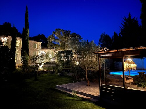 Mas Familial Face au Pic Saint Loup Avec Piscine Chauffée et Jacuzzi Extérieur