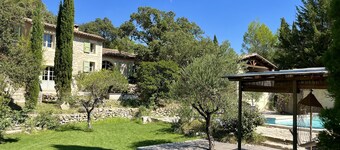 Mas Familial Face au Pic Saint Loup Avec Piscine Chauffée et Jacuzzi Extérieur
