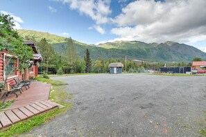 Property grounds - 5 Mi to Russian River Falls! Pet-Friendly Studio (Cooper Landing)