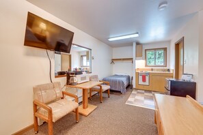 Interior - Angler's Dream! Mtn-View Unit Steps to Kenai River (Cooper Landing)