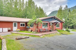 Exterior - Angler's Dream! Mtn-View Unit Steps to Kenai River (Cooper Landing)