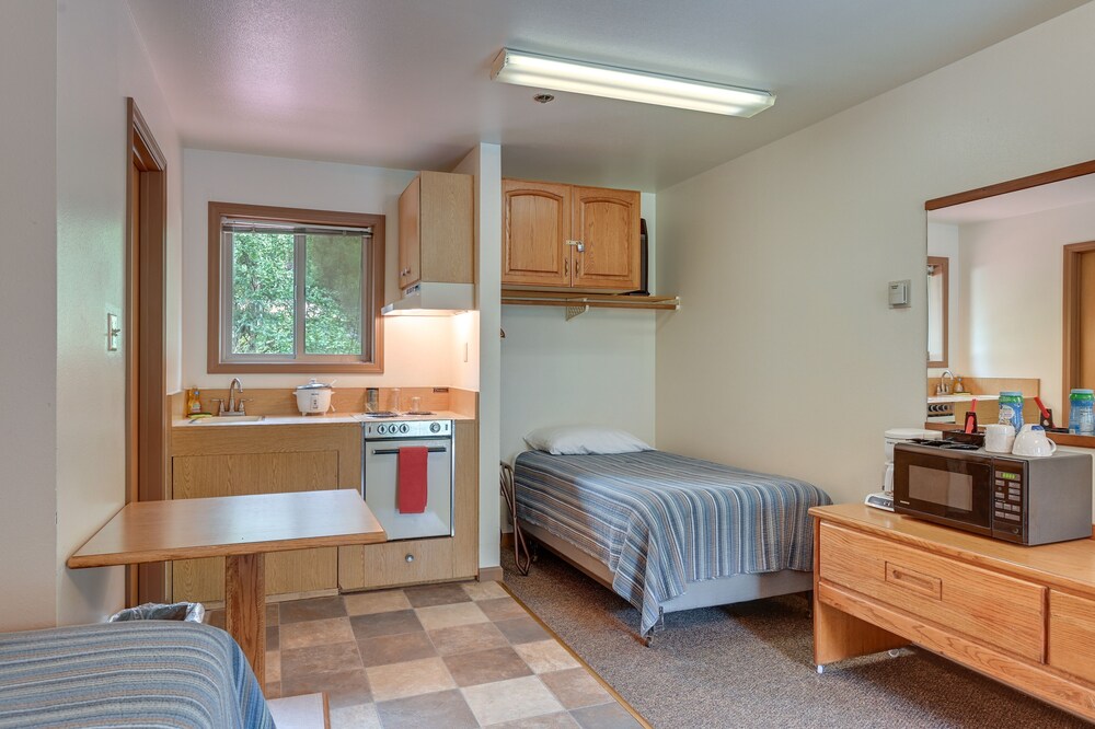 Tranquil Cooper Landing Studio w/ Mountain Views! Cooper Landing Vrbo