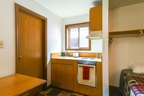 Private kitchen - Walk to World-Class Fishing! Cooper Landing Studio (Cooper Landing)