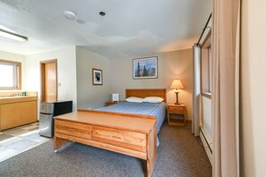 Iron/ironing board, travel cot, Internet, bed sheets - Mtn Views & Near River! Cozy Cooper Landing Haven (Cooper Landing)