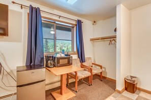 Interior - Gateway to the Kenai Peninsula! Mtn-View Apartment (Cooper Landing)