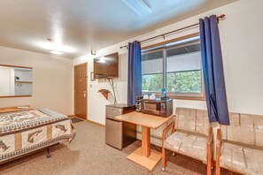 Room - Gateway to the Kenai Peninsula! Mtn-View Apartment (Cooper Landing)