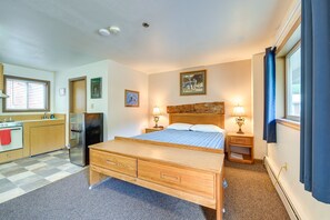 Room - Kenai River Across Street! Mtn-View Retreat (Cooper Landing)