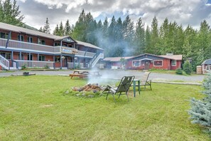 Exterior - Kenai River Across Street! Mtn-View Retreat (Cooper Landing)