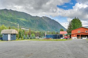 Property grounds - Kenai River Access & Mtn Views! Angler's Base Camp (Cooper Landing)