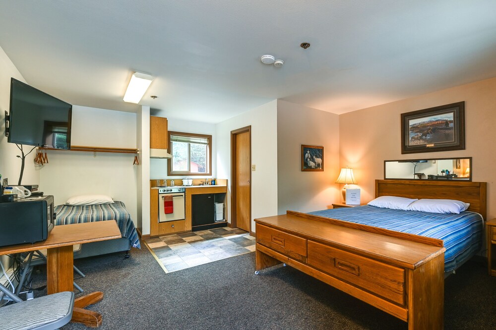 Lakeside Cooper Landing Studio Stay w/ Grill! Cooper Landing Vrbo