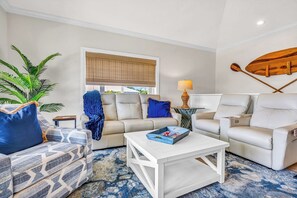 TV - P08 - Beautiful 4 bedroom, 3 bathroom half Duplex in Key Colony with private pool (Key Colony Beach)