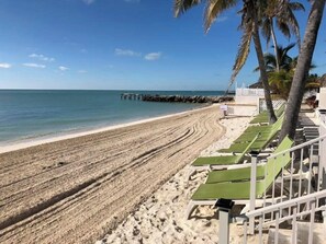 Beach nearby - P08 - Beautiful 4 bedroom, 3 bathroom half Duplex in Key Colony with private pool (Key Colony Beach)