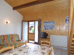 TV - Large apartment for 8, pets allowed, parking, near the slopes (Les Gets)