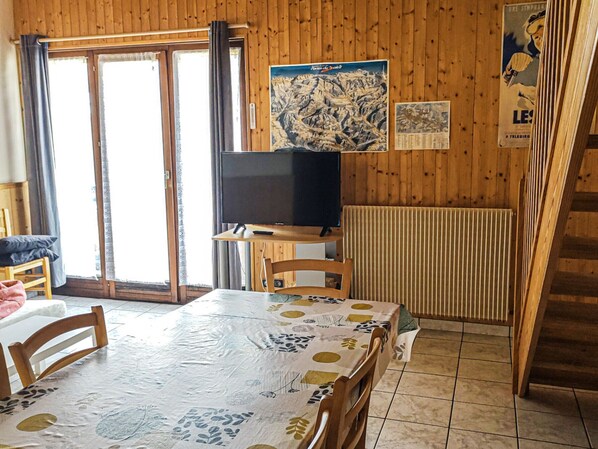 Dining - Large apartment for 8, pets allowed, parking, near the slopes (Les Gets)