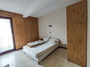 2 bedrooms - Large apartment for 8, pets allowed, parking, near the slopes (Les Gets)