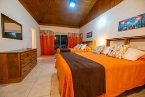 4 bedrooms, iron/ironing board, WiFi, bed sheets - Kelso Sunset Villa -Cozy Quiet Retreat-Comfortable sleeps 8 
2 King/4 Queen Beds (Hanover Parish,)