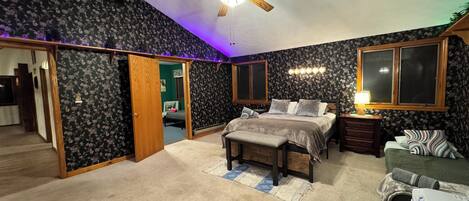 4 عدّة غرف نوم ومكواة/لوح كي وواي فاي وملاءات أسرّة