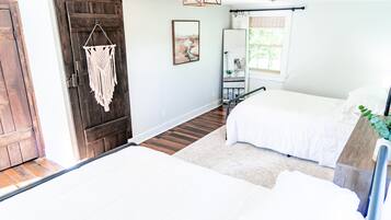 3 bedrooms, desk, iron/ironing board, travel crib