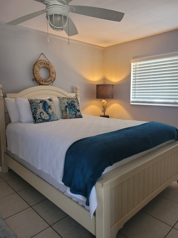 1 bedroom, iron/ironing board, WiFi, bed sheets - Beachy 1 bedroom across the street from the beautiful beaches of Cape Canaveral, (Cape Canaveral)