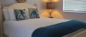 Beachy 1 bedroom across the street from the beautiful beaches of Cape Canaveral,