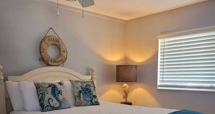 Beachy 1 bedroom across the street from the beautiful beaches of Cape Canaveral,