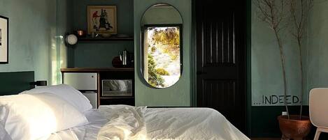 1 bedroom, travel crib, free WiFi, bed sheets