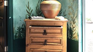 A wooden nightstand with a lamp and a notebook. - Professionally designed, centrally located to wineries and red rocks, premium bedding for a positive reset. Dogs Welcome. (Cornville)