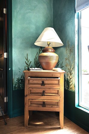A wooden nightstand with a lamp and a notebook. - Professionally designed, centrally located to wineries and red rocks, premium bedding for a positive reset. Dogs Welcome. (Cornville)