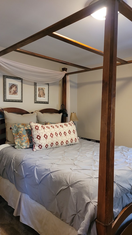 Eire Cottage, Private Waterfall views, Hot tub. On Bourbon trail