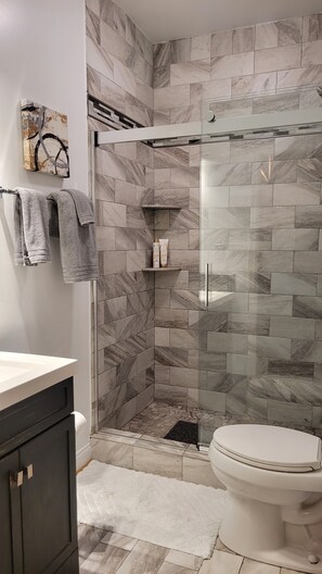 Shower, hair dryer, towels, soap - Eire Cottage, Private Waterfall views, Hot tub. On Bourbon trail. (Frankfort)