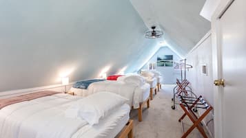 2 bedrooms, desk, iron/ironing board, travel crib