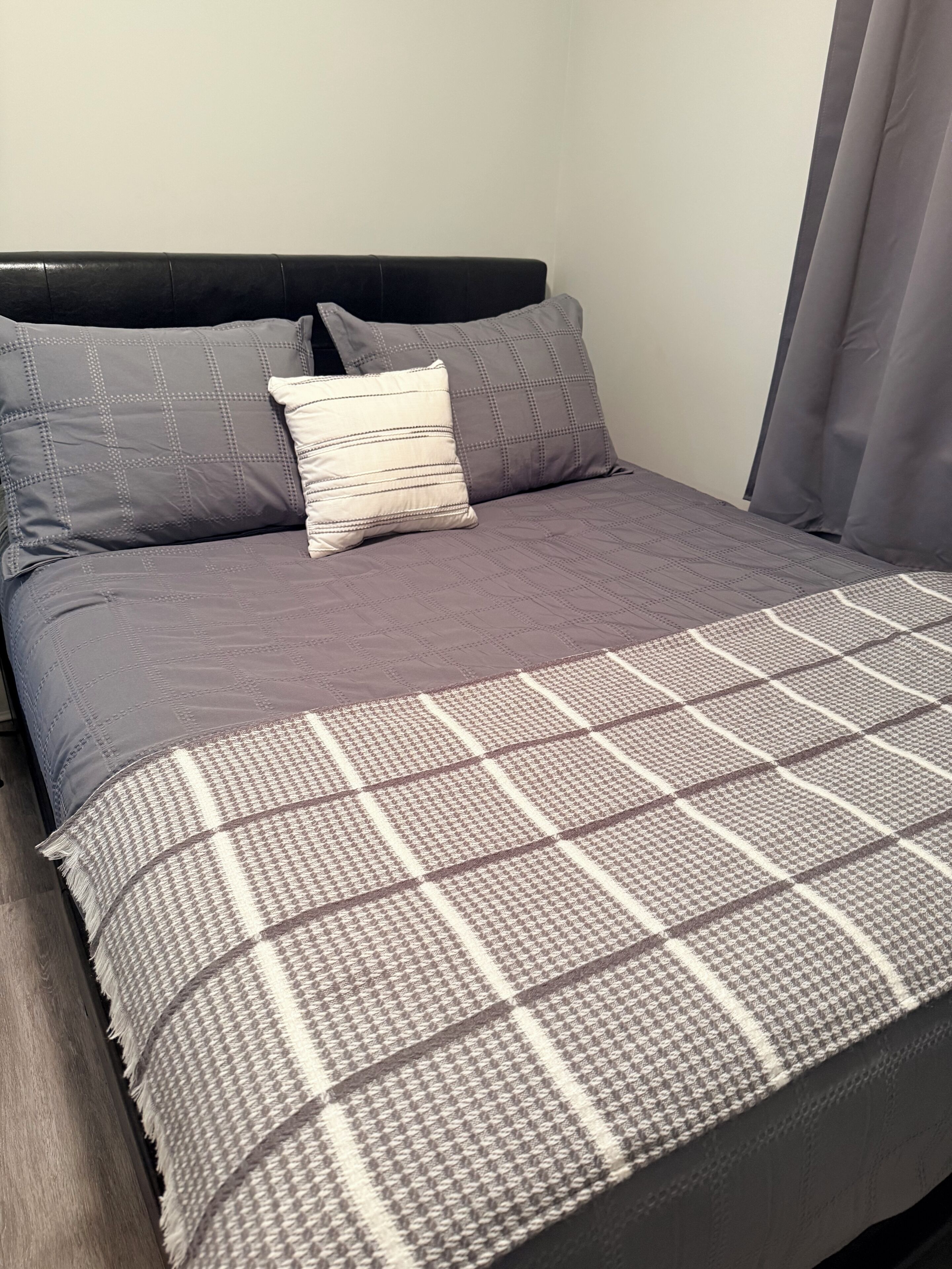 2 bedrooms, travel crib, free WiFi, bed sheets