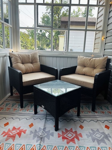 House 5 minute walk to downtown 