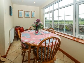Dining - The Cottage at Ty Newydd (Llanfairpwllgwyngyll)