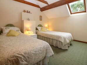 2 bedrooms, individually decorated, individually furnished, free WiFi - The Cottage at Ty Newydd (Llanfairpwllgwyngyll)