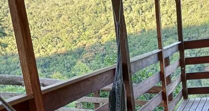 Casa Rústica em Meio a Natureza