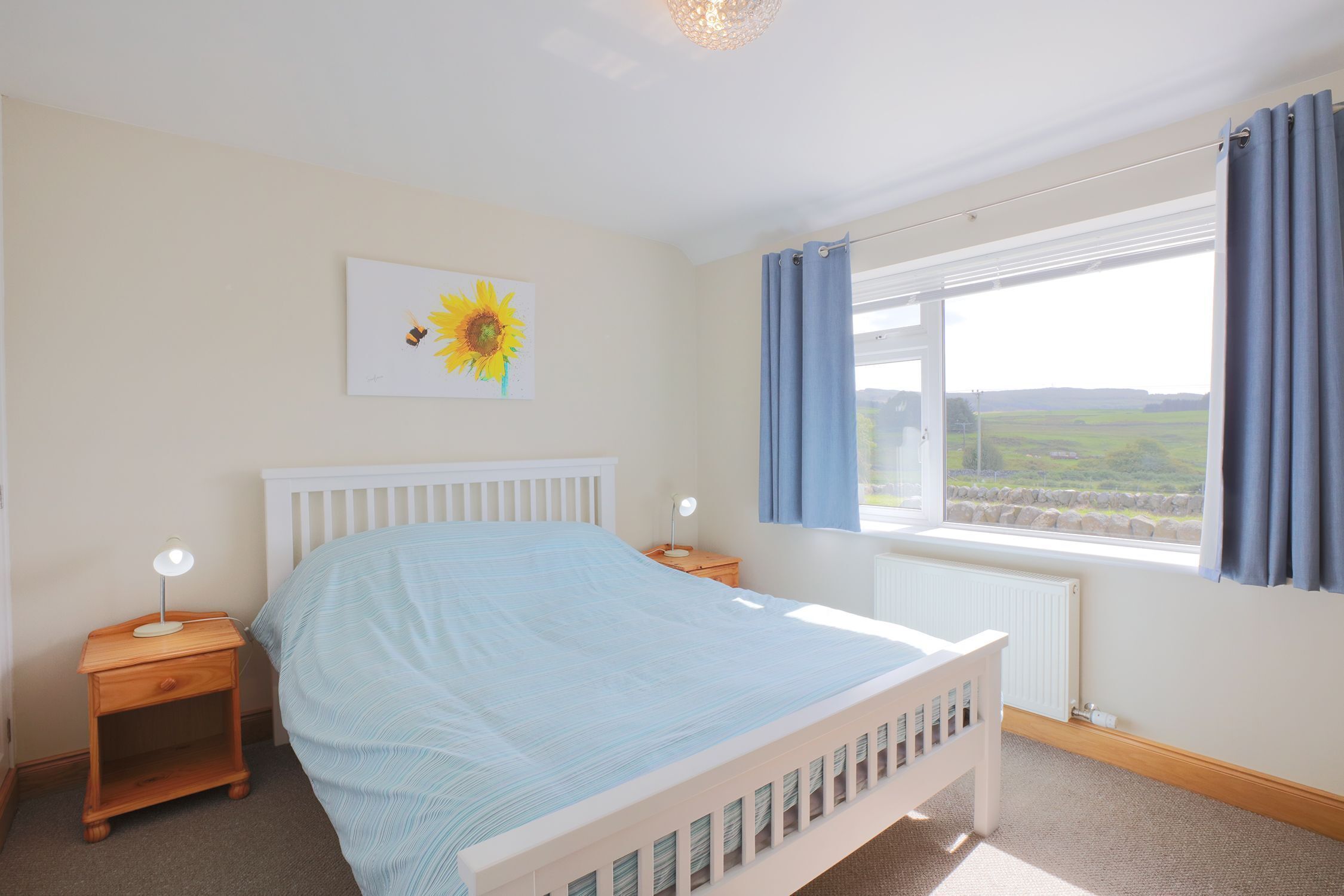 3 slaapkamers, een strijkplank/strijkijzer, wifi, beddengoed