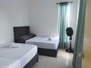 6 室のベッドルーム、アイロン / アイロン台、WiFi (無料)、ベッドシーツ