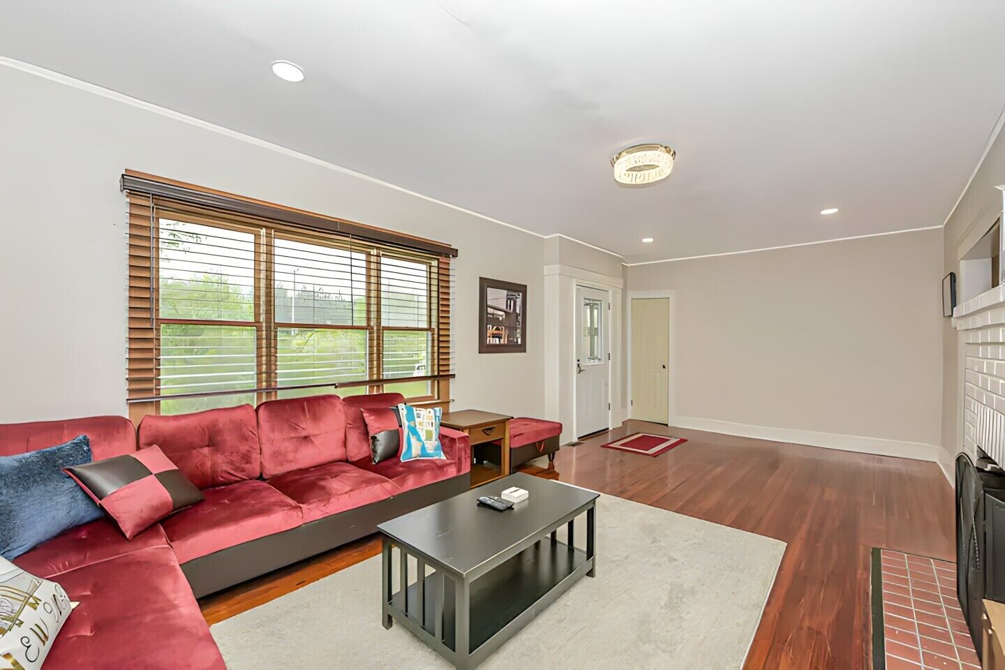 Spacious Home Located Close To Stony Brook! - Stony Brook, NY