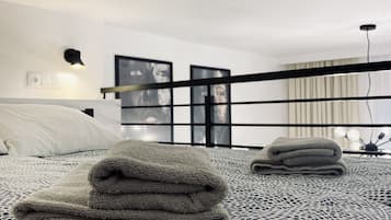 Bügeleisen/Bügelbrett, kostenloses WLAN, Bettwäsche