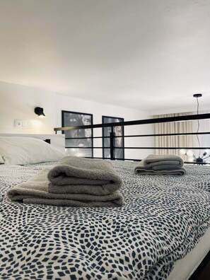 Bügeleisen/Bügelbrett, kostenloses WLAN, Bettwäsche