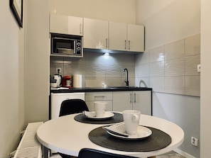 Fridge, microwave, coffee/tea maker, electric kettle